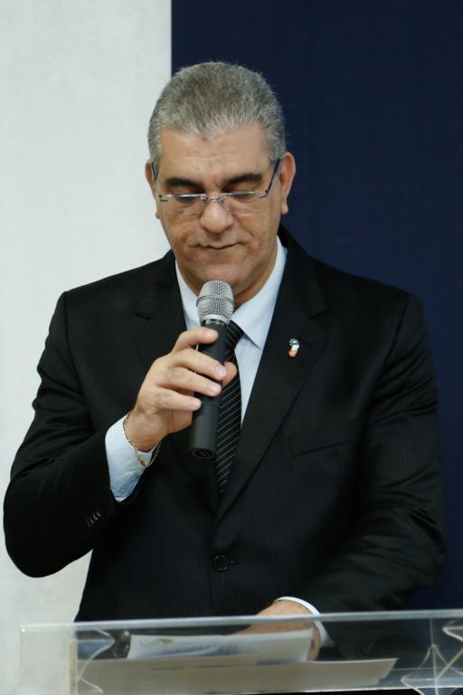 Presidente do CRCES, contador Carlos Barcellos Damasceno, durante fala.